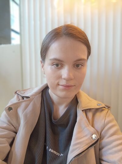  ,   Violetta, 25 ,   