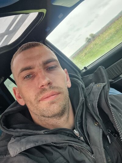  ,   Valentin, 31 ,   ,   