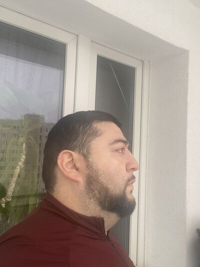  ,   Leon, 44 ,   ,   