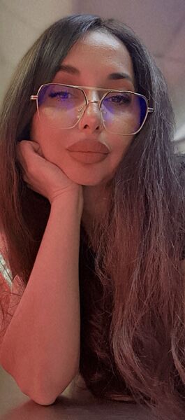  ,   Mia, 32 ,   ,   