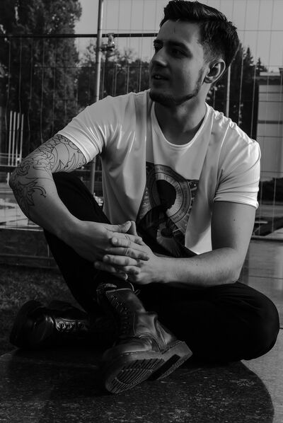  ,   Oleg, 29 ,   