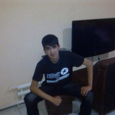  ,   Oybek, 33 ,   ,   , c 