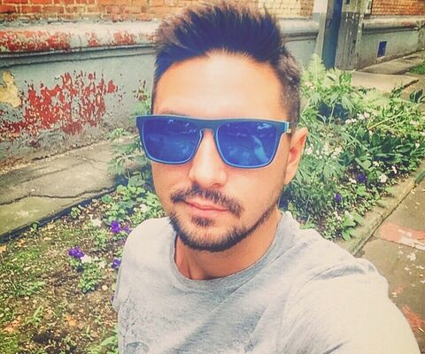  ,   Viktor, 38 ,   