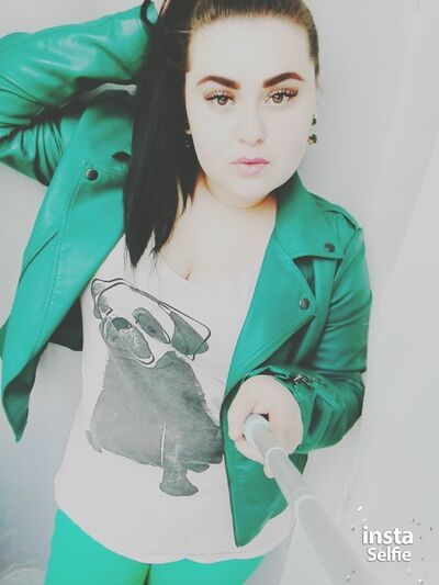  ,   Julia, 29 ,  
