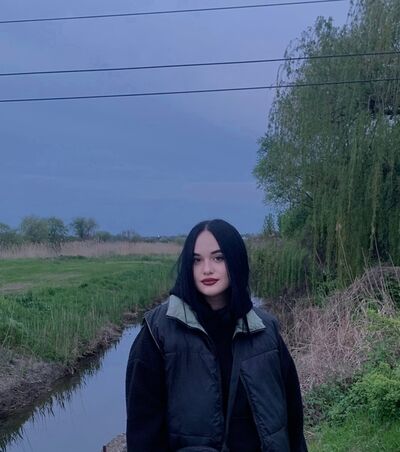  ,   Viktoria, 22 ,   ,   