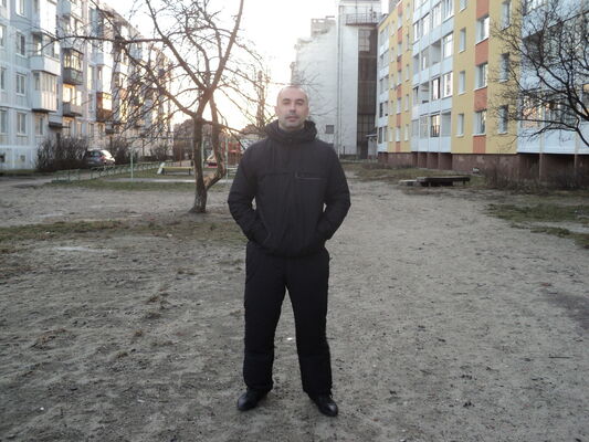  ,   Viktor, 46 ,   