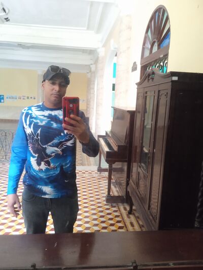  ,   Gustavo, 42 ,   ,   