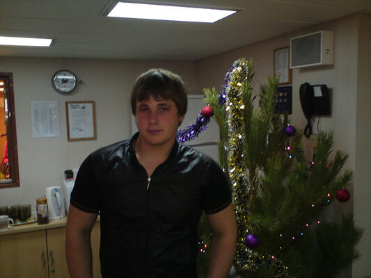  ,   Viktor, 36 ,   