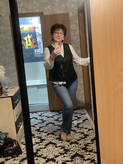  ,   Elena, 57 ,   c 