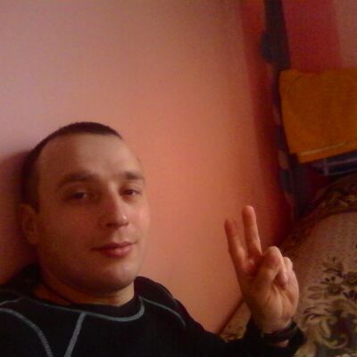  ,   Russel, 37 ,   