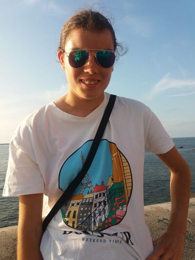  ,   Anna, 19 ,   ,   
