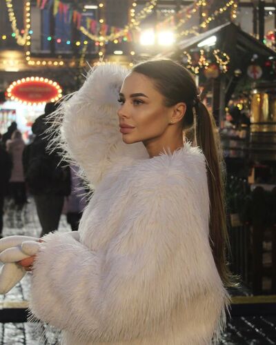  ,   Daria, 24 ,   ,   , c , 