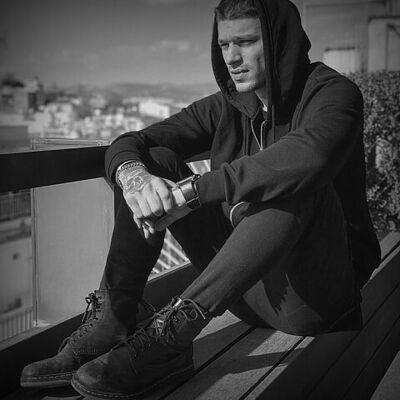  -,   Zarik, 32 ,   ,   