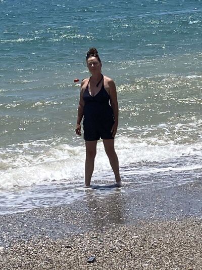  ,   Elena, 57 ,   c 