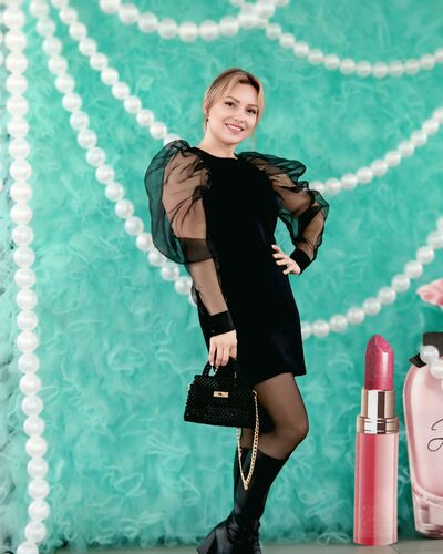  ,   Viktoria, 39 ,   ,   , c 