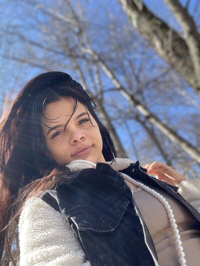  ,   Marianne, 19 ,   ,   