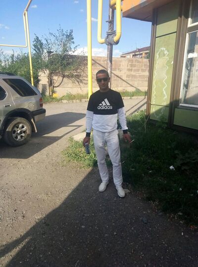  ,   Artur, 39 ,   ,   