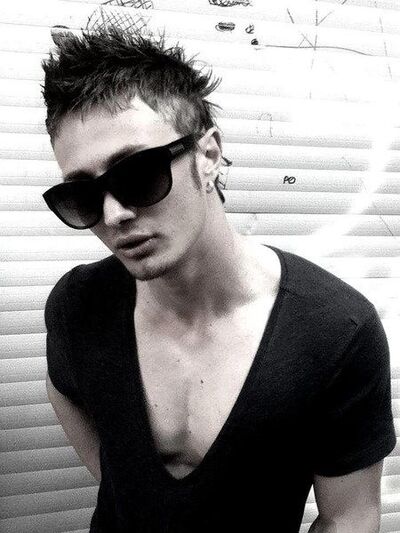  ,   Viktor, 35 ,   ,   , c 