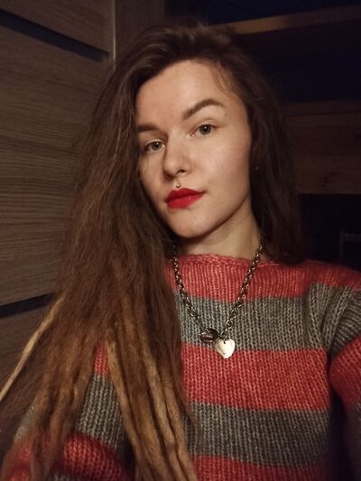  ,   Viktoria, 26 ,   c 