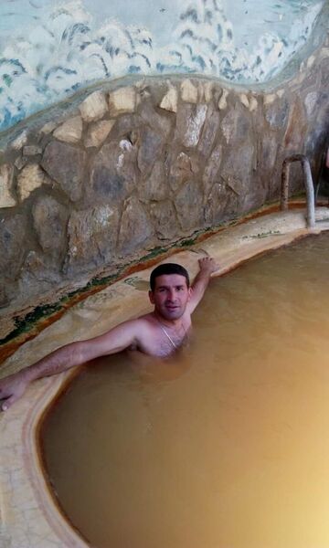  ,   Levon, 49 ,   ,   