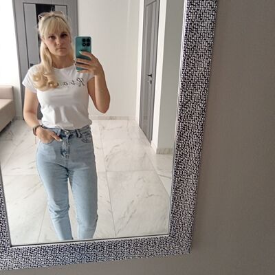 ,   Anastasia, 33 ,   ,   