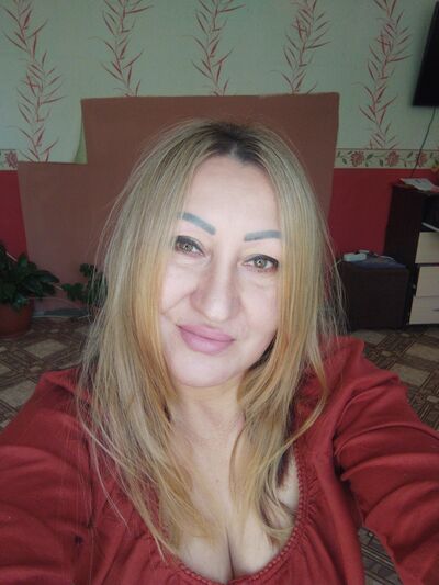  ,   Elvira, 51 ,   c 