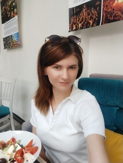  ,   Yana, 32 ,   