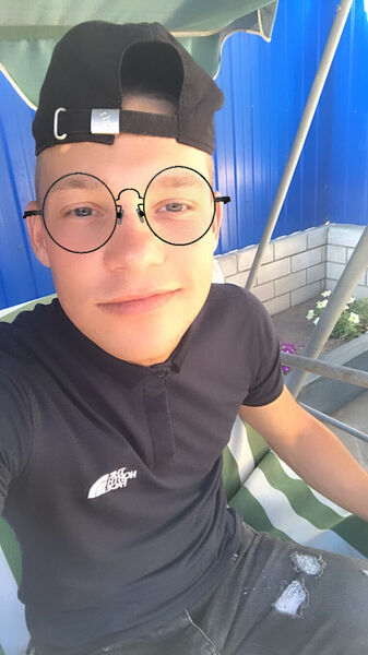  ,   Viktor, 26 ,   ,   