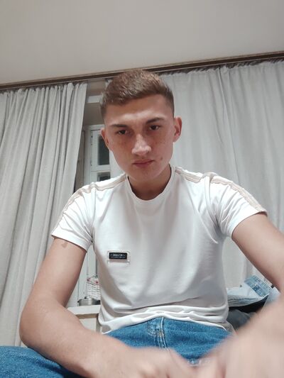  ,   Shoxrux, 22 ,   c 