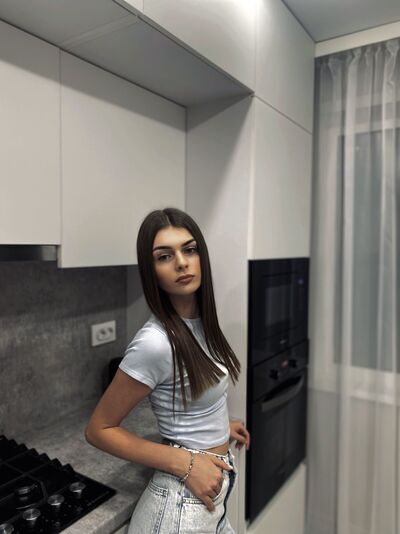  ,   Liza, 23 ,   
