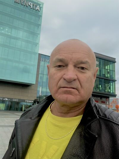  ,   Oleg, 52 ,   c 