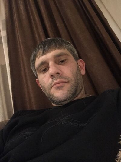  ,   Levon, 37 ,   ,   