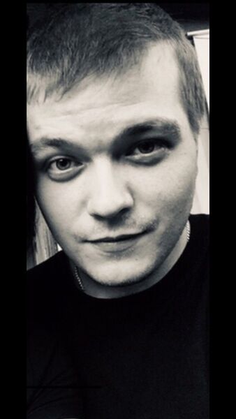  ,   Constantin, 32 ,   