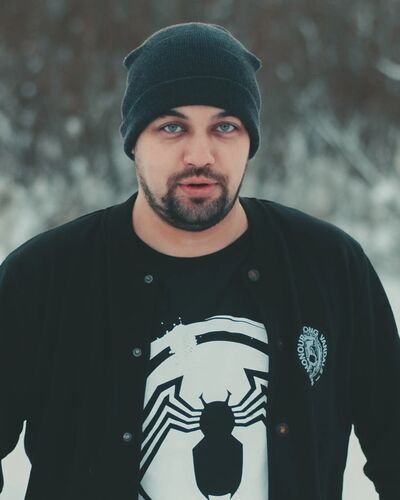  ,   Valentin, 32 ,  