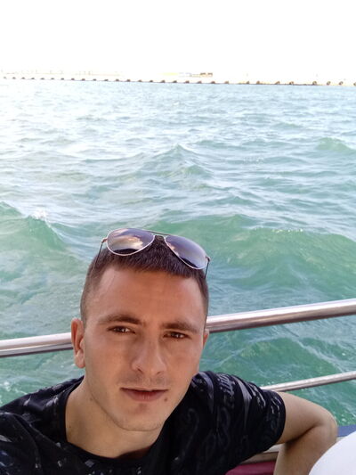  ,   Erik, 32 ,   