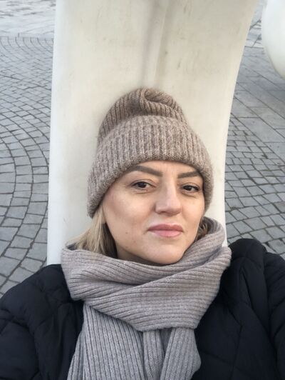  ,   Hellen, 47 ,   ,   