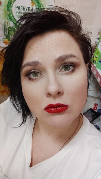  ,   Viktoria, 41 ,   , 