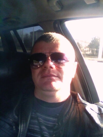  ,   Viktor, 45 ,   