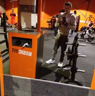  ,   Valentino, 31 ,   ,   , c 