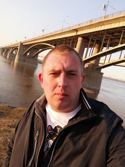  ,   Denis, 32 ,  