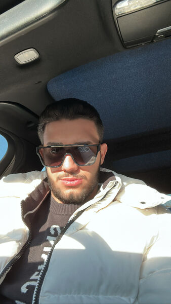  ,   Arman, 25 ,   ,   