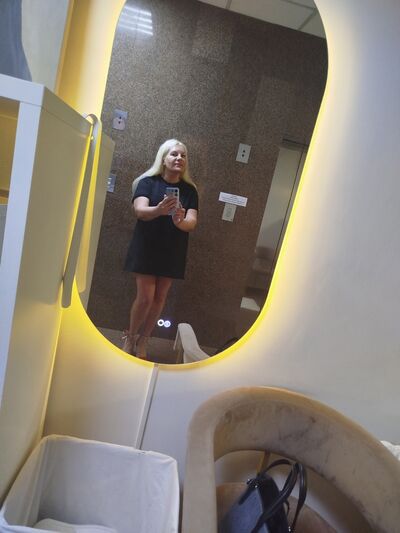  ,   Julia, 53 ,   ,   