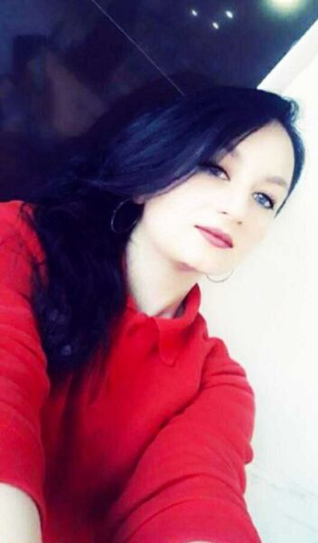 ,   Nia, 32 ,  