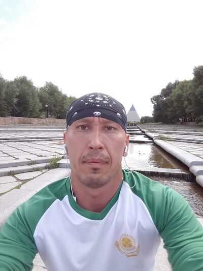  ,   Yerbol, 44 ,   ,   , c 