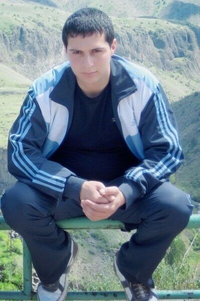  ,   Henrik, 32 ,   