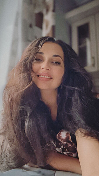  ,   Mia, 32 ,   ,   