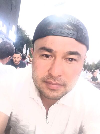  ,   Adam, 32 ,   ,   