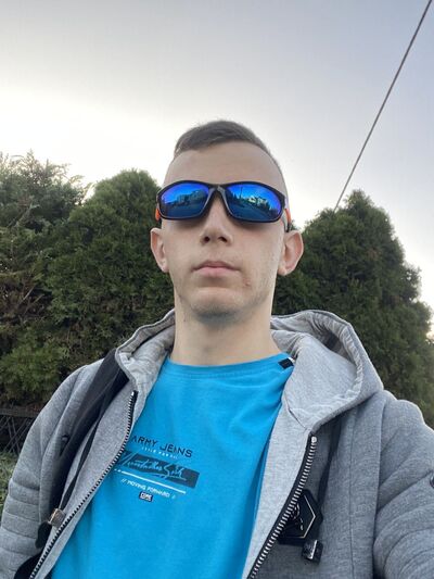 ,   Maksim, 21 ,   ,   