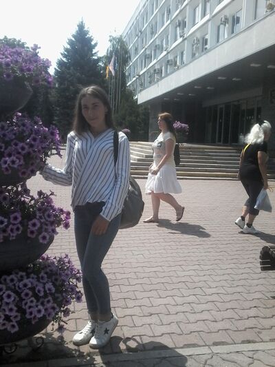  ,   Viktoria, 25 ,  
