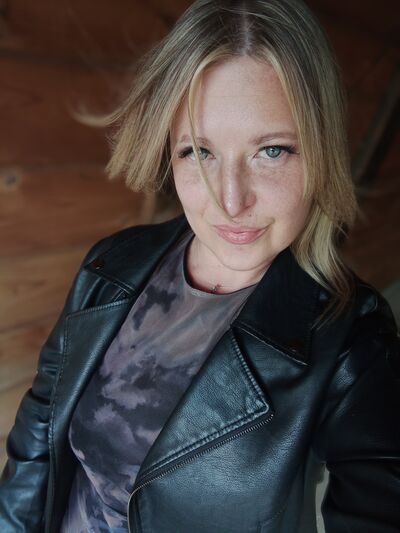  ,   Anna, 38 ,     